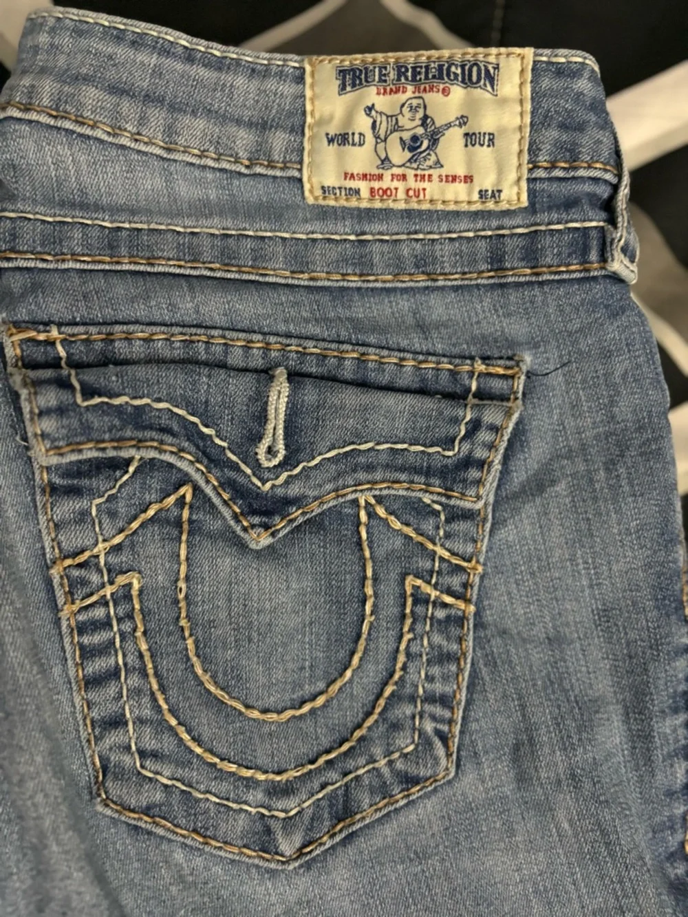 True Religion Women's Boot Cut Jeans in Medium Blue Wash - Picture 2 of 4